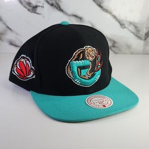 Vancouver Grizzlies Team Hat. Ground Snapback Teal/black Mitchell & Ness cap.